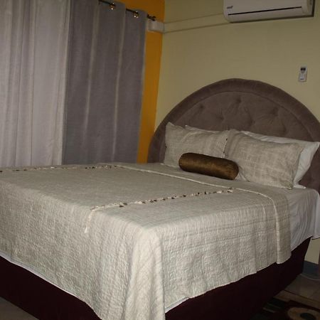 Comfy, Central & Elegant Studio New Кингстън Екстериор снимка